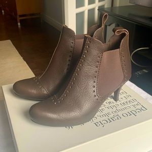 Pedro Garcia Tammy Brown/Olive Bootie 9 1/2